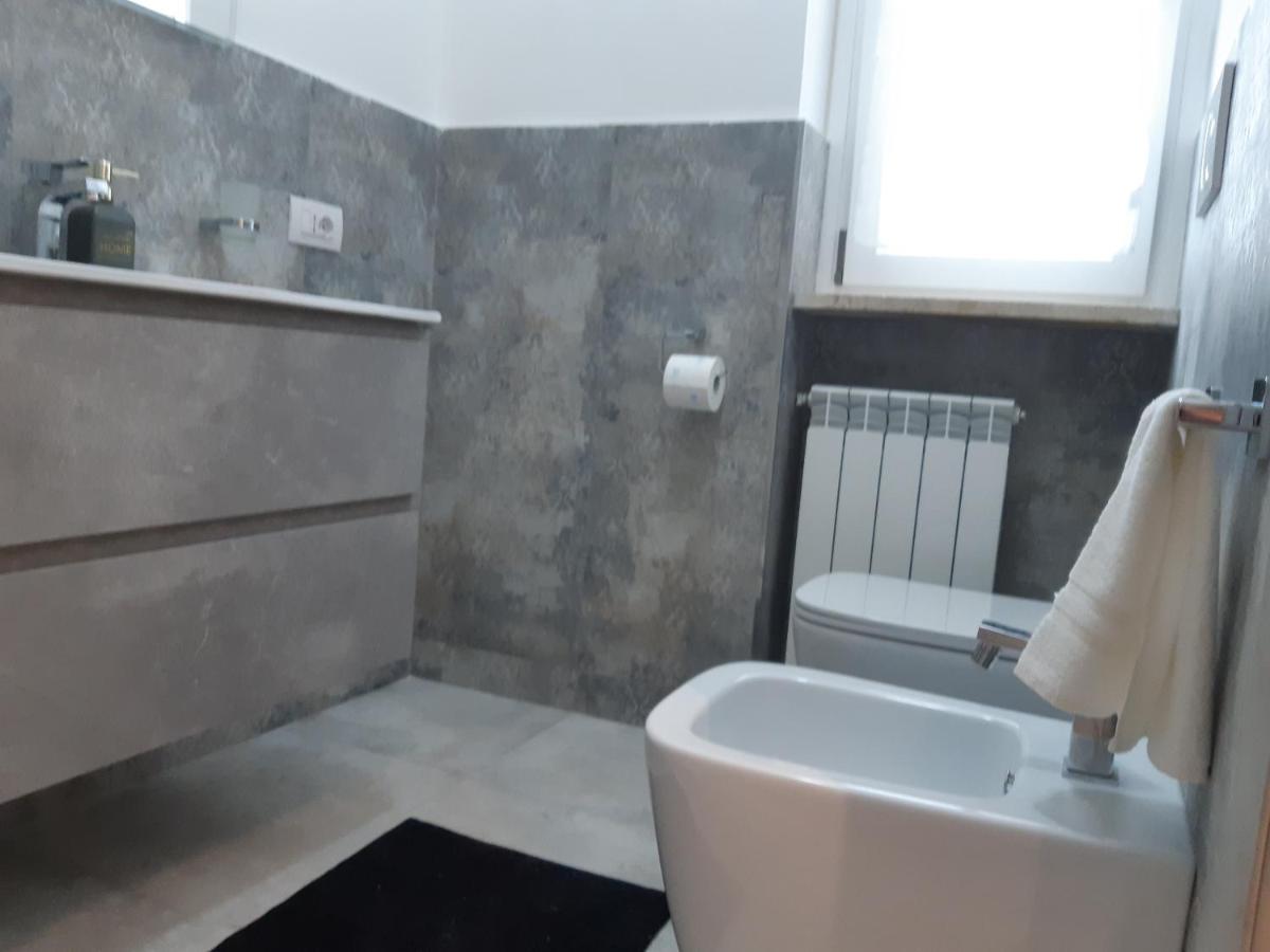 Piazza Mazzini Apartment เลชเช ภายนอก รูปภาพ