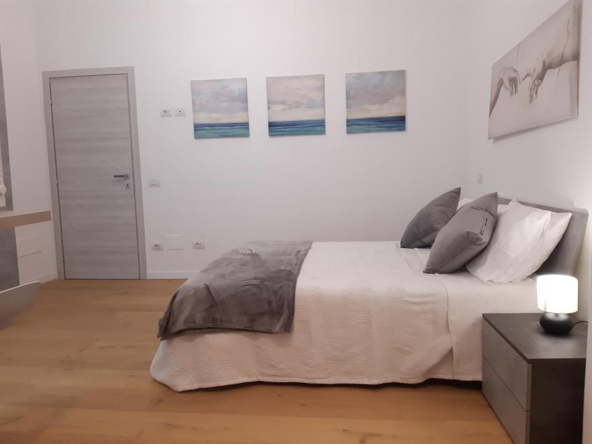 Piazza Mazzini Apartment เลชเช ภายนอก รูปภาพ