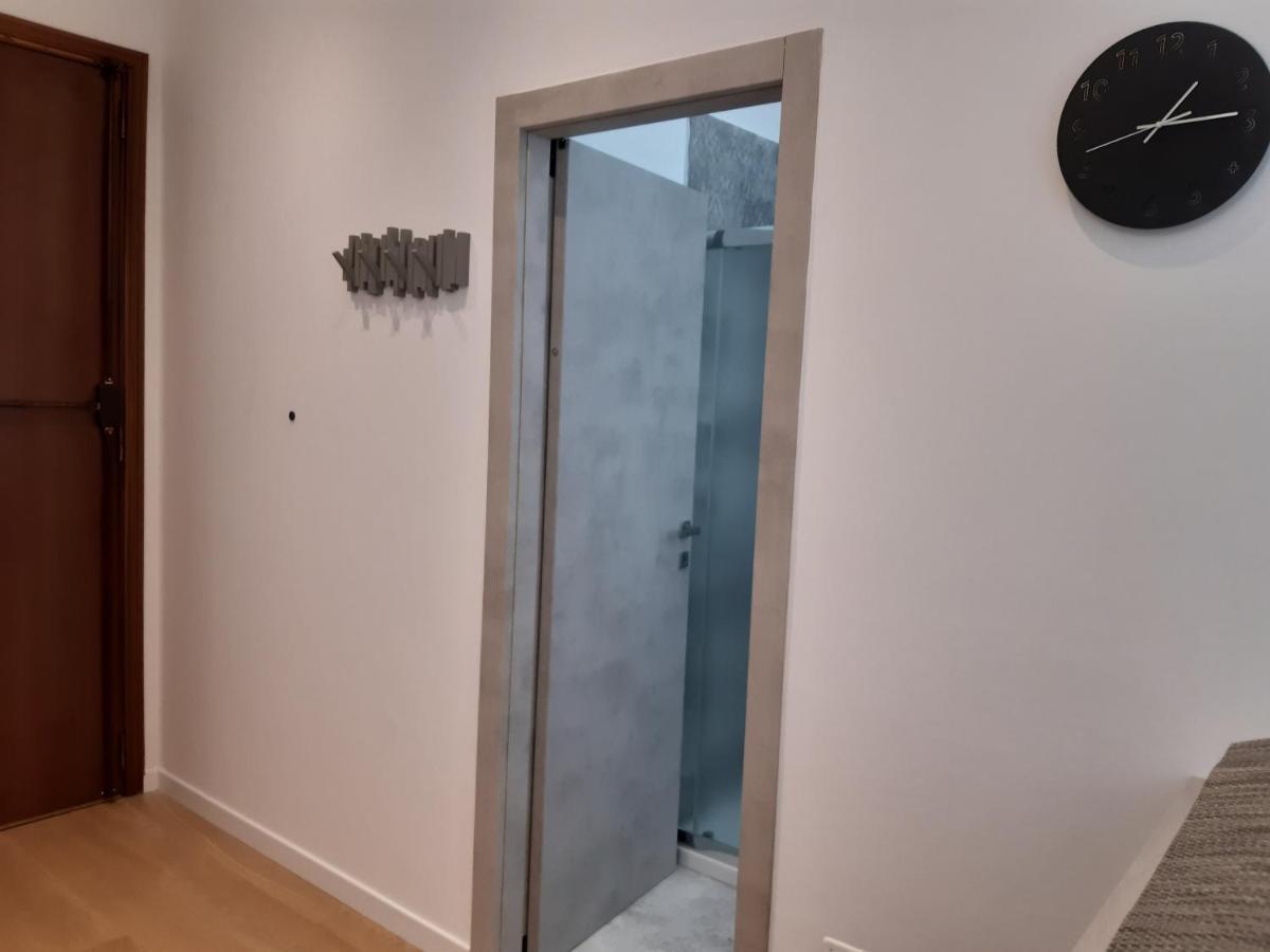 Piazza Mazzini Apartment เลชเช ภายนอก รูปภาพ