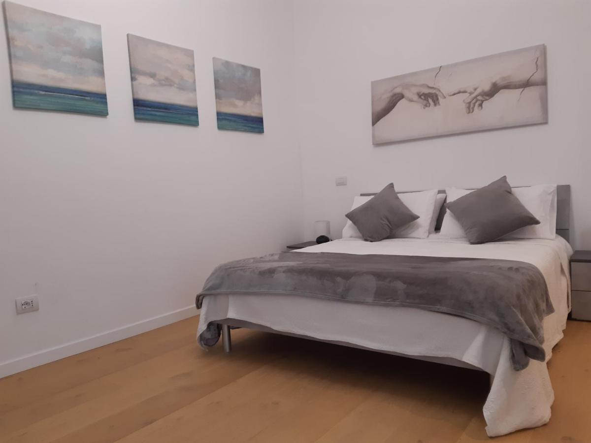Piazza Mazzini Apartment เลชเช ภายนอก รูปภาพ