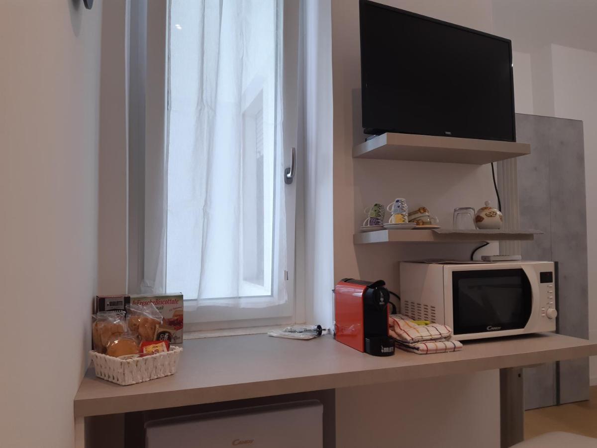Piazza Mazzini Apartment เลชเช ภายนอก รูปภาพ