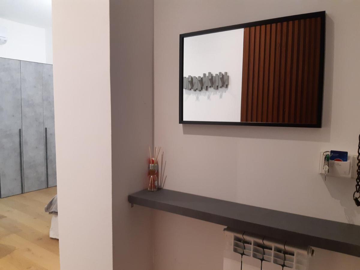 Piazza Mazzini Apartment เลชเช ภายนอก รูปภาพ