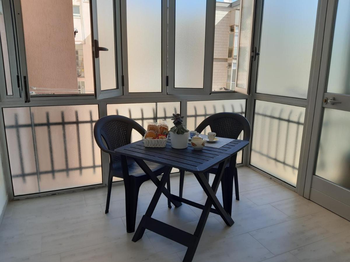 Piazza Mazzini Apartment เลชเช ภายนอก รูปภาพ
