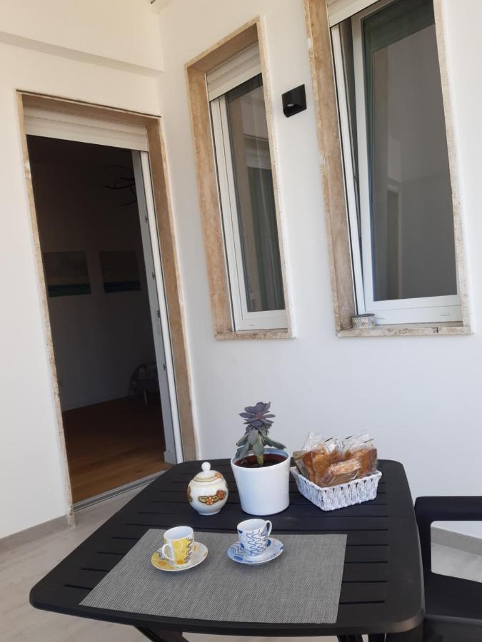 Piazza Mazzini Apartment เลชเช ภายนอก รูปภาพ